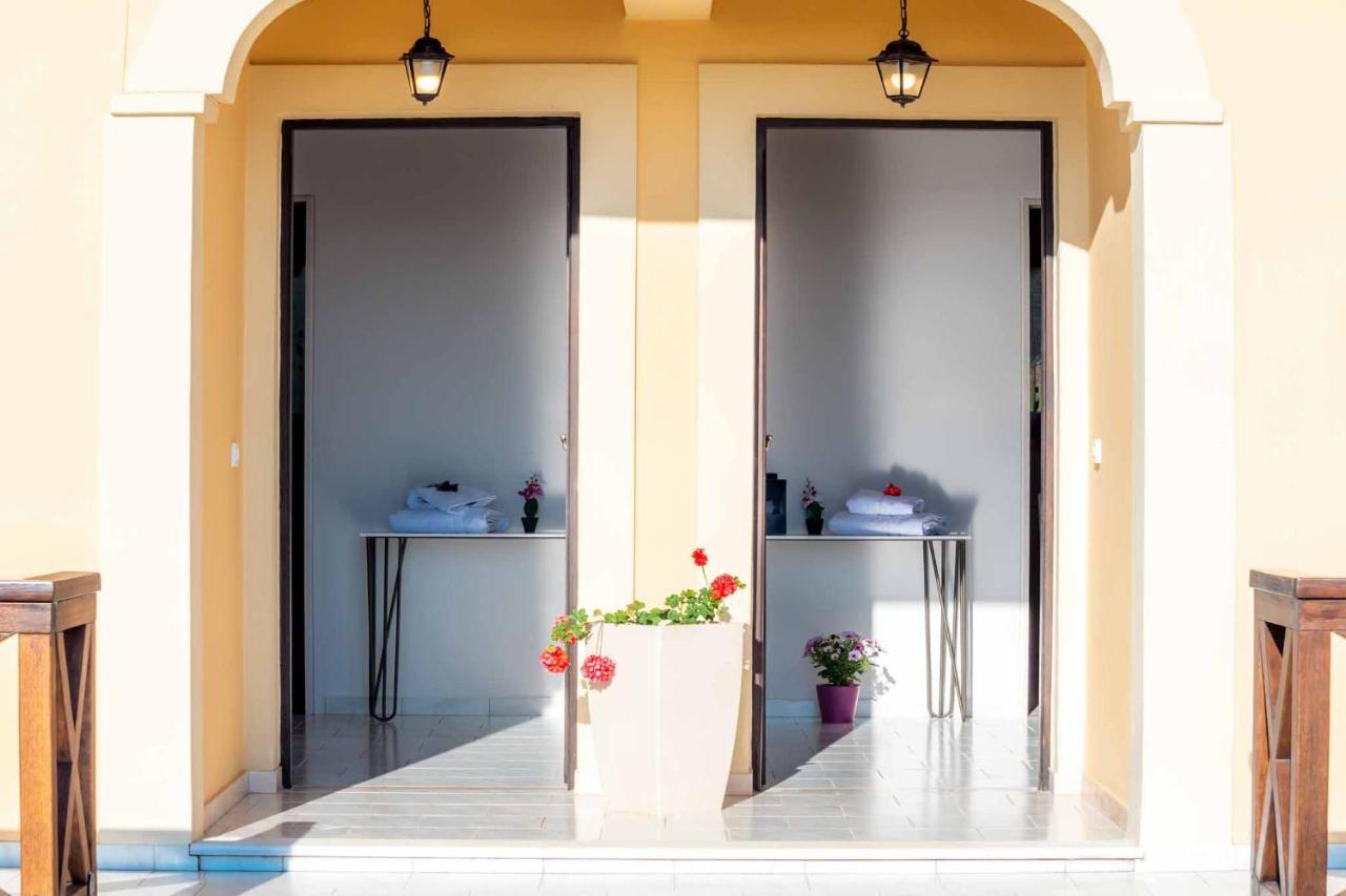 Irida Agios Spyridonas Peritheia Villa